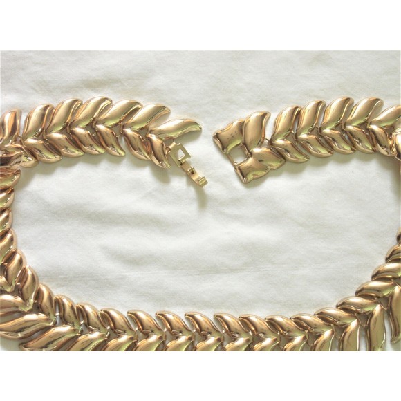 Vintage V Link Collar Necklace Gold Tone Shiny Lightweight Valentine Birthday - Picture 5 of 7